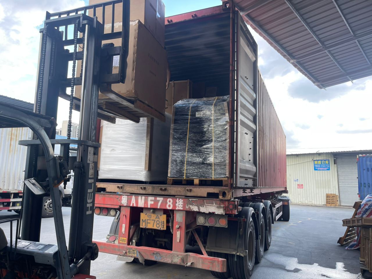 Freight truck loading equipment containers